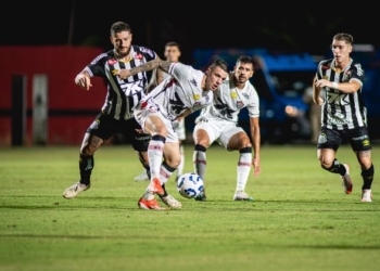 Vitória perde em casa para o Santos e volta para a zona de rebaixamento do Brasileiro