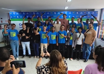 Prefeitura certifica 60 jovens da região do Mané Dendê em programa pioneiro de tecnologia