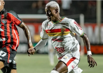 Vitória anuncia oficialmente contratação de atacante