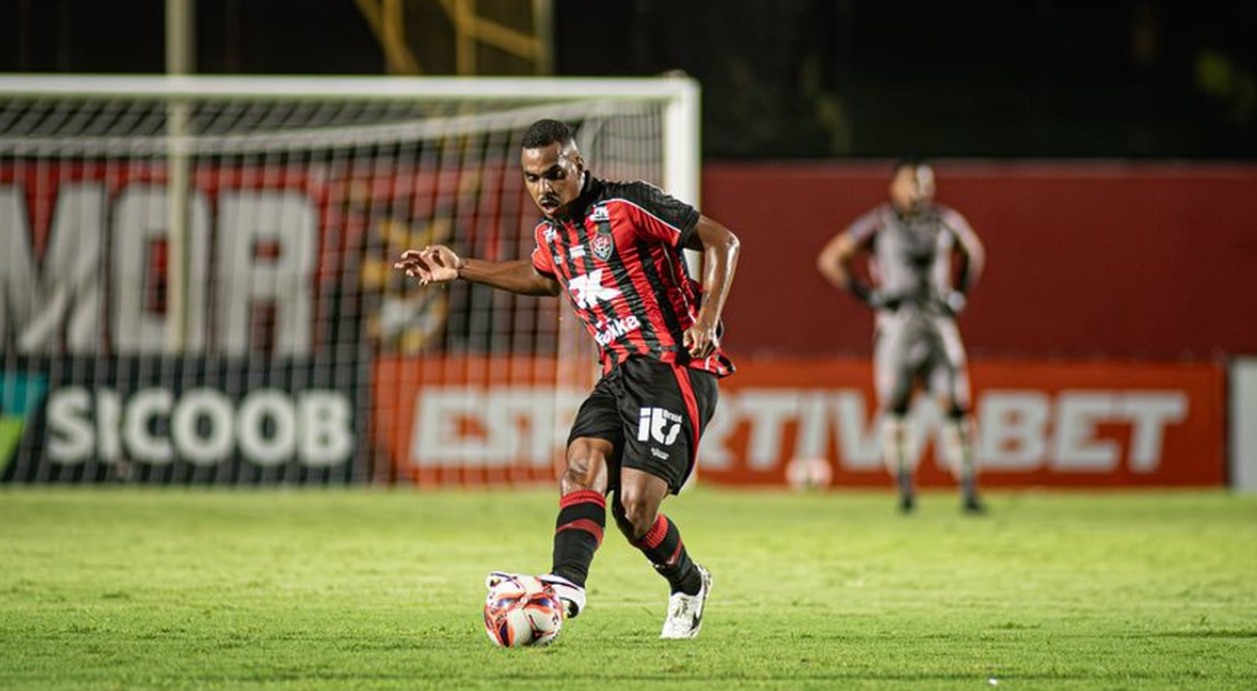 Jogador do Vitória se desculpa nas redes sociais após expulsão na semifinal do Baianão: “Poderia ter colocado a classificação em risco”