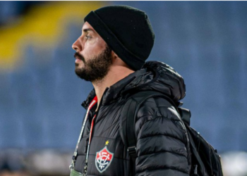 Gritos, reclamações e denúncia: bastidores colocam em xeque gerente suspeito de praticar assédio moral no Vitória