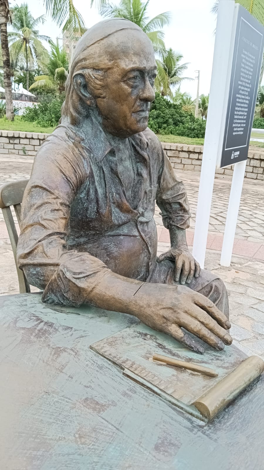 Vandalismo a monumentos públicos causa prejuízo e exige trabalho contínuo da Prefeitura em manutenção e restauro