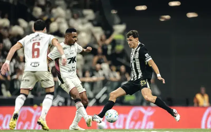 Vitória reage no fim, mas perde para o Atlético-MG pelo Brasileirão