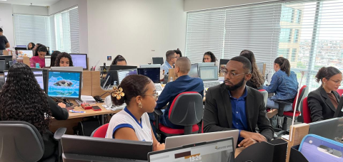 Sombra por um Dia conecta jovens ao mercado de trabalho e já soma mais de 300 participantes na Bahia