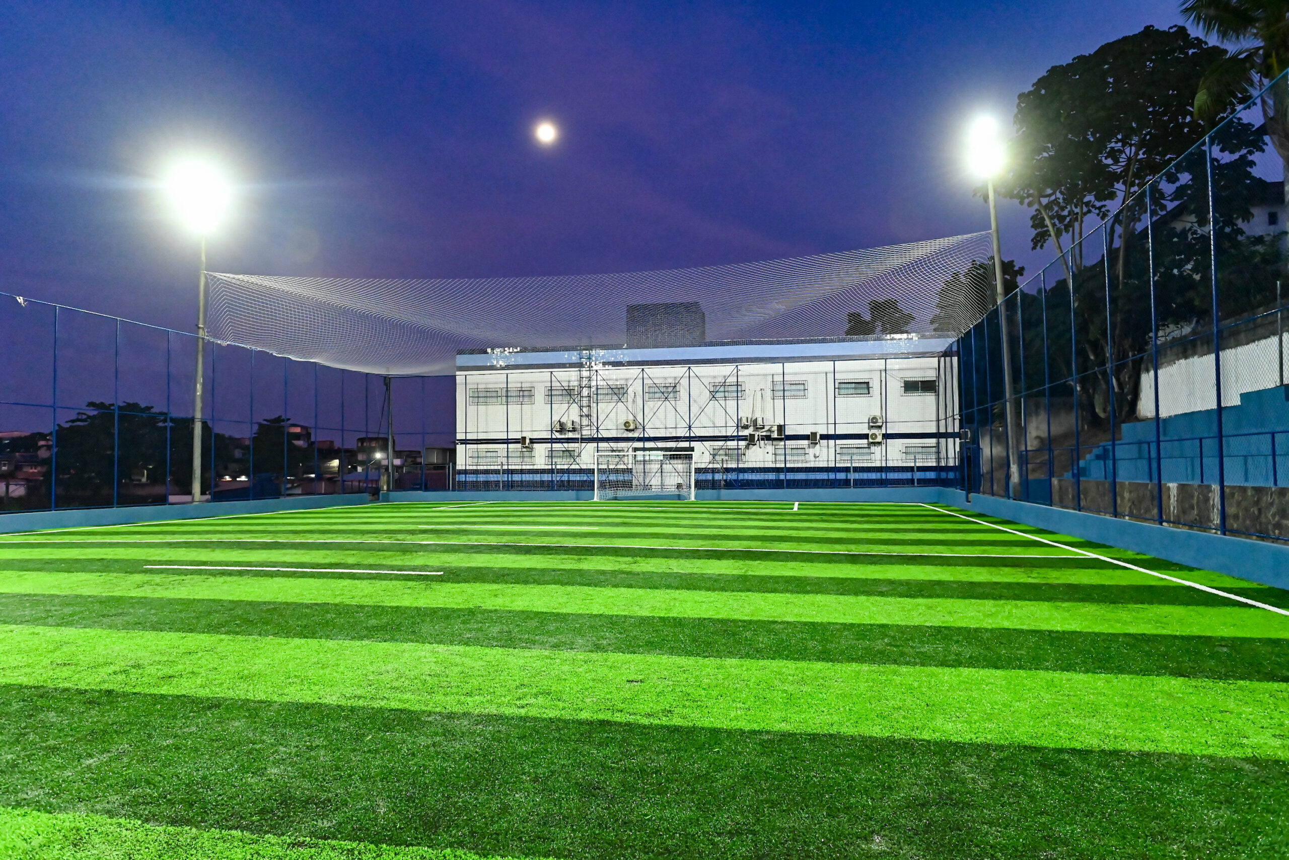 Prefeitura entrega arena de grama sintética requalificada em Vila Canária com investimento de R$ 720 mi
